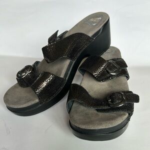 Dansko Double Buckles and Straps Platform Sandal slip on 40 9.5